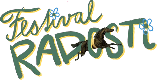 Logo Festival Radosti se zeleným textem a žlutým obrysem, ozdobené modrými květinami a ilustrací běžícího koně